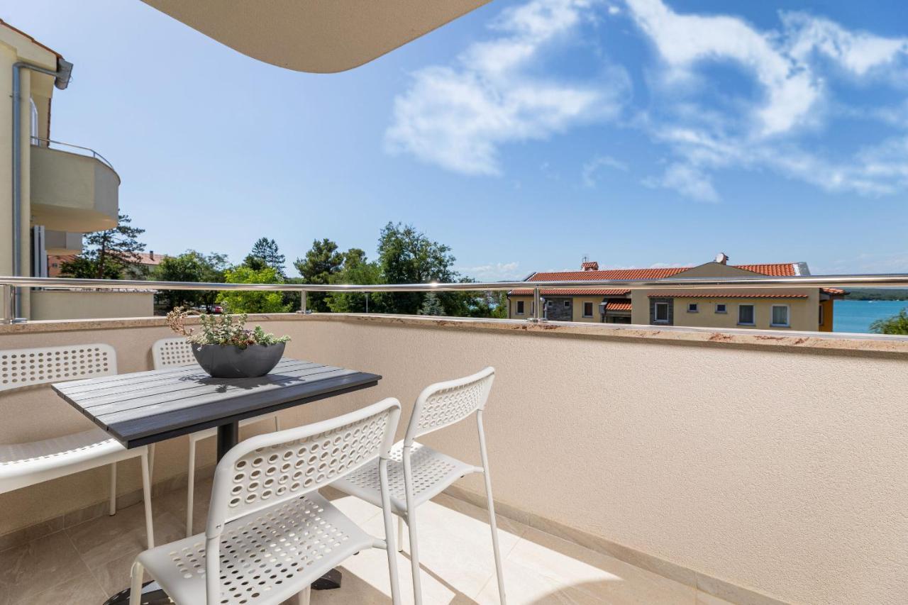 Apartments Sucic 2 Солине Экстерьер фото