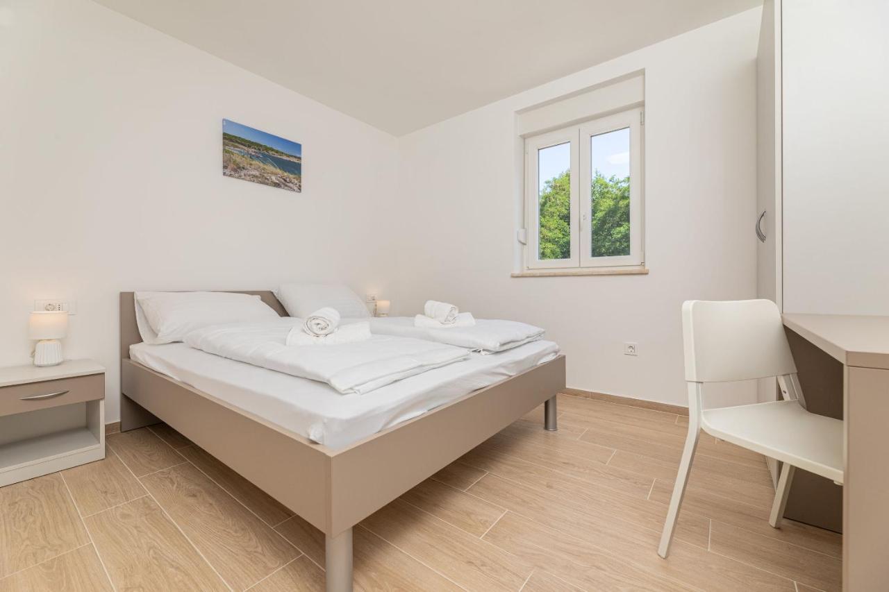 Apartments Sucic 2 Солине Экстерьер фото